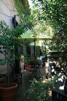 The Garden Couette-café