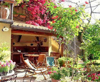 Couette-café The Garden 3*